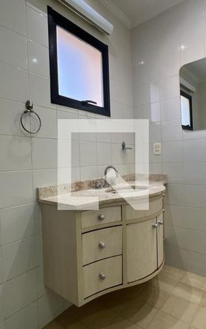Apartamento para alugar com 240m², 4 quartos e 4 vagas Apartamento para alugar com 240m², 4 quartos e 4 vagasBanheiro da Suíte 1