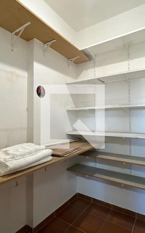 Apartamento para alugar com 240m², 4 quartos e 4 vagas Apartamento para alugar com 240m², 4 quartos e 4 vagasQuarto de Serviço 2
