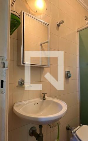 Apartamento para alugar com 240m², 4 quartos e 4 vagas Apartamento para alugar com 240m², 4 quartos e 4 vagasBanheiro de Serviço