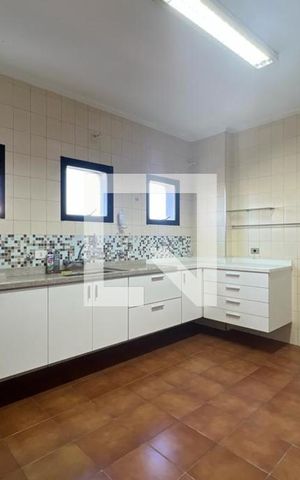 Apartamento para alugar com 240m², 4 quartos e 4 vagas Apartamento para alugar com 240m², 4 quartos e 4 vagasCozinha
