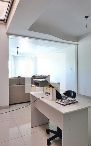 Casa à venda com 315m², 4 quartos e 4 vagasSala