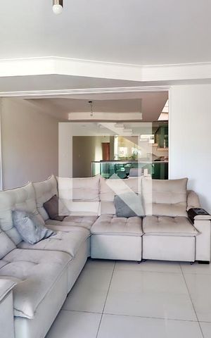 Casa à venda com 315m², 4 quartos e 4 vagasSala