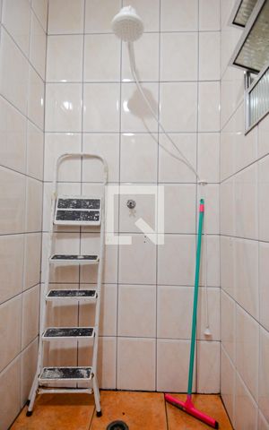 Casa à venda com 153m², 2 quartos e 2 vagasBanheiro de Serviço