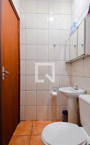 Casa à venda com 153m², 2 quartos e 2 vagasBanheiro de Serviço