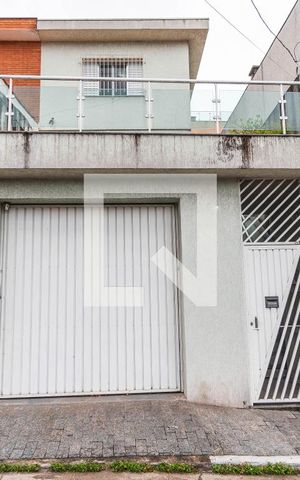 Casa para alugar com 163m², 3 quartos e 1 vaga Casa para alugar com 163m², 3 quartos e 1 vagaFachada