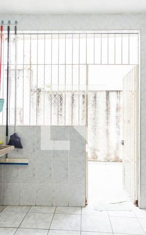 Casa para alugar com 163m², 3 quartos e 1 vaga Casa para alugar com 163m², 3 quartos e 1 vagaÁrea de Serviço