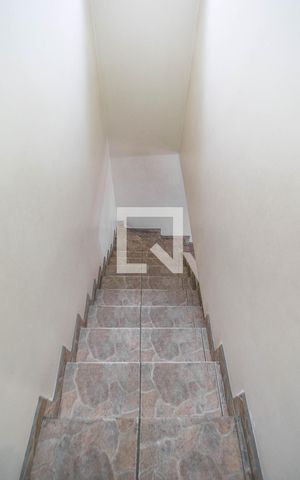 Casa para alugar com 163m², 3 quartos e 1 vaga Casa para alugar com 163m², 3 quartos e 1 vagaEscadas