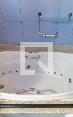 Casa à venda com 1972m², 2 quartos e 2 vagas Casa à venda com 1972m², 2 quartos e 2 vagasBanheiro Social 1