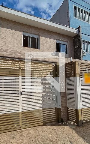 Casa à venda com 1972m², 2 quartos e 2 vagas Casa à venda com 1972m², 2 quartos e 2 vagasFachada