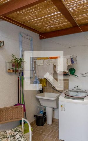 Casa à venda com 149m², 3 quartos e 2 vagas Casa à venda com 149m², 3 quartos e 2 vagasLavanderia