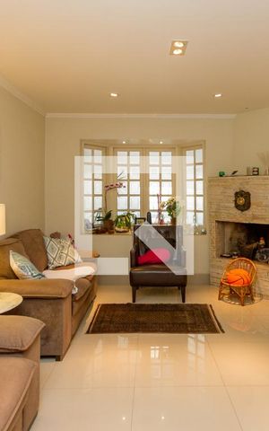 Casa à venda com 149m², 3 quartos e 2 vagas Casa à venda com 149m², 3 quartos e 2 vagasSala