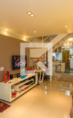 Casa à venda com 149m², 3 quartos e 2 vagas Casa à venda com 149m², 3 quartos e 2 vagasSala