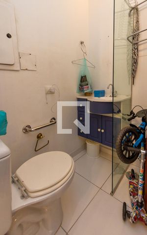 Casa à venda com 149m², 3 quartos e 2 vagas Casa à venda com 149m², 3 quartos e 2 vagasBanheiro