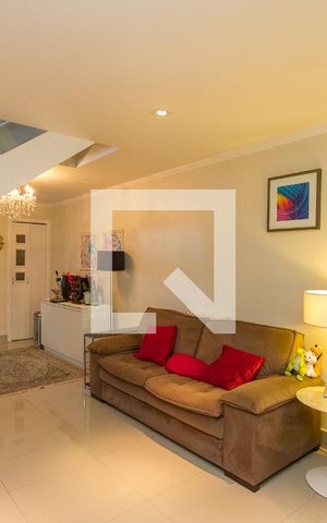 Casa à venda com 149m², 3 quartos e 2 vagas Casa à venda com 149m², 3 quartos e 2 vagasSala