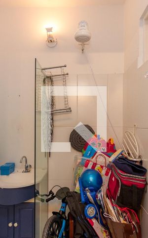 Casa à venda com 149m², 3 quartos e 2 vagas Casa à venda com 149m², 3 quartos e 2 vagasBanheiro