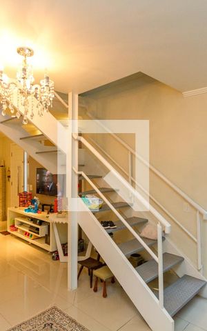 Casa à venda com 149m², 3 quartos e 2 vagas Casa à venda com 149m², 3 quartos e 2 vagasSala