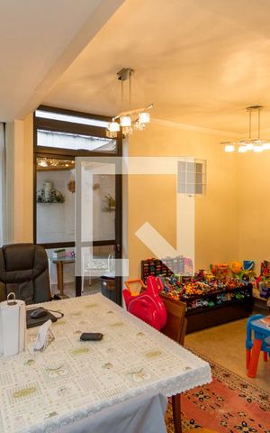 Casa à venda com 149m², 3 quartos e 2 vagas Casa à venda com 149m², 3 quartos e 2 vagasSala