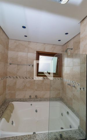 Casa à venda com 280m², 5 quartos e 6 vagasQuarto Suíte 1-Banheiro
