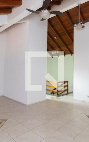Casa à venda com 280m², 5 quartos e 6 vagasSótão