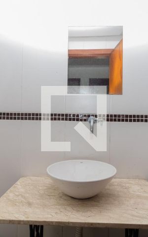 Casa à venda com 280m², 5 quartos e 6 vagasBanheiro 2