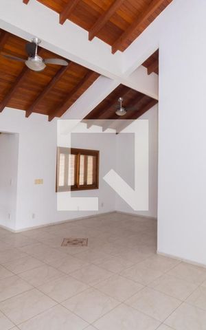 Casa à venda com 280m², 5 quartos e 6 vagasSótão