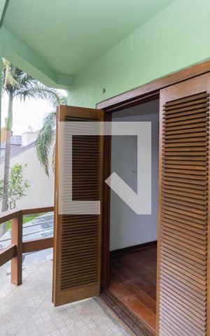 Casa à venda com 280m², 5 quartos e 6 vagasQuarto Suíte 2-Varanda