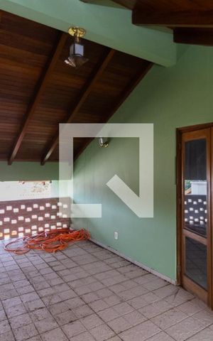 Casa à venda com 280m², 5 quartos e 6 vagasSótão