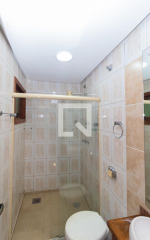 Casa à venda com 280m², 5 quartos e 6 vagasBanheiro 1