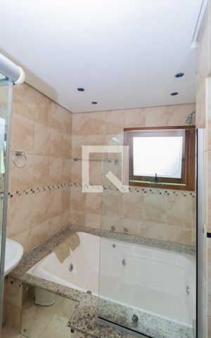 Casa à venda com 280m², 5 quartos e 6 vagasQuarto Suíte 1-Banheiro