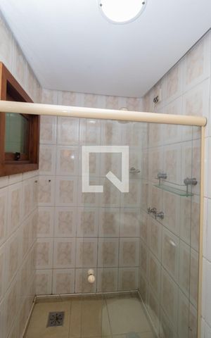 Casa à venda com 280m², 5 quartos e 6 vagasBanheiro 1