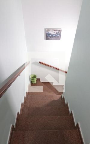 Casa à venda com 200m², 3 quartos e 2 vagasEscada