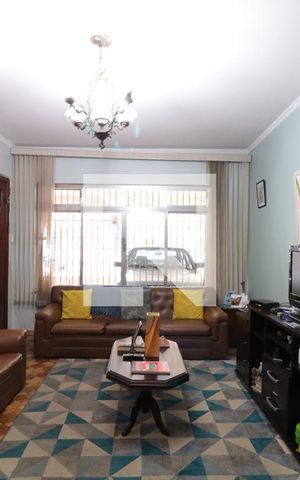 Casa à venda com 200m², 3 quartos e 2 vagasSala