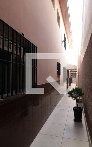 Casa à venda com 200m², 3 quartos e 2 vagasCorredor externo