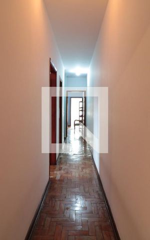 Casa à venda com 200m², 3 quartos e 2 vagasCorredor