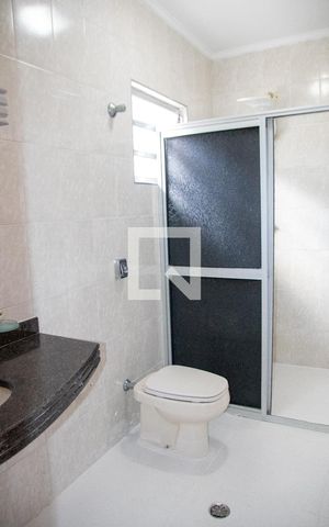 Casa à venda com 200m², 3 quartos e 2 vagas Casa à venda com 200m², 3 quartos e 2 vagasBanheiro 1