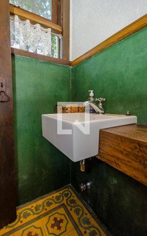 Casa de condomínio à venda com 400m², 5 quartos e 2 vagasLavabo