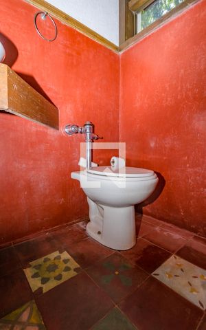Casa de condomínio à venda com 400m², 5 quartos e 2 vagasBanheiro de Serviço