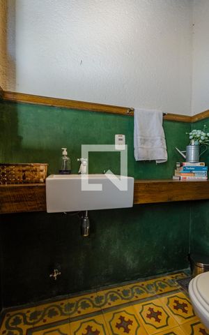 Casa de condomínio à venda com 400m², 5 quartos e 2 vagasLavabo