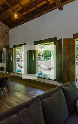 Casa de condomínio à venda com 400m², 5 quartos e 2 vagasSala
