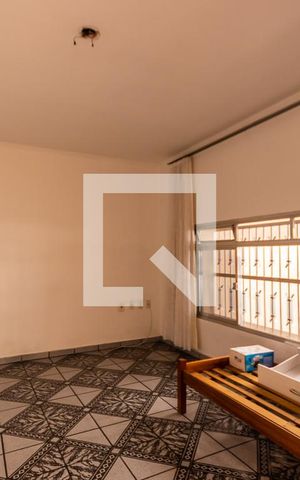 Casa à venda com 283m², 5 quartos e 2 vagas Casa à venda com 283m², 5 quartos e 2 vagasSala