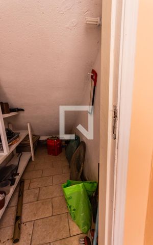 Casa à venda com 283m², 5 quartos e 2 vagas Casa à venda com 283m², 5 quartos e 2 vagasDepósito