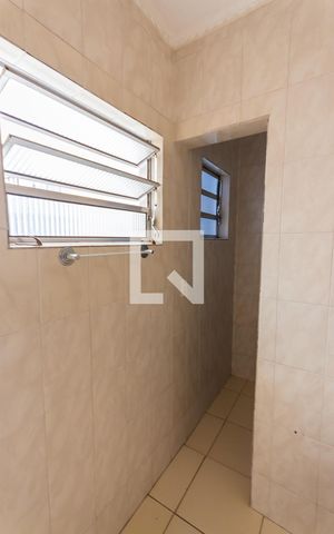 Casa à venda com 283m², 5 quartos e 2 vagas Casa à venda com 283m², 5 quartos e 2 vagasBanheiro 2