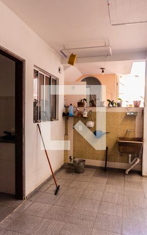 Casa à venda com 283m², 5 quartos e 2 vagas Casa à venda com 283m², 5 quartos e 2 vagasÁrea de Serviço da Casa 2