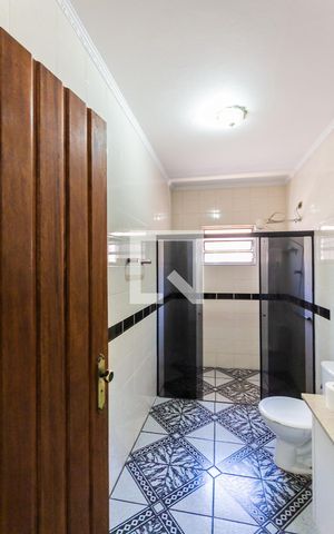 Casa à venda com 283m², 5 quartos e 2 vagas Casa à venda com 283m², 5 quartos e 2 vagasBanheiro