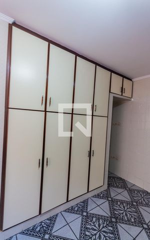 Casa à venda com 283m², 5 quartos e 2 vagas Casa à venda com 283m², 5 quartos e 2 vagasArmário