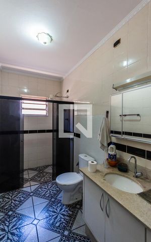 Casa à venda com 283m², 5 quartos e 2 vagas Casa à venda com 283m², 5 quartos e 2 vagasBanheiro