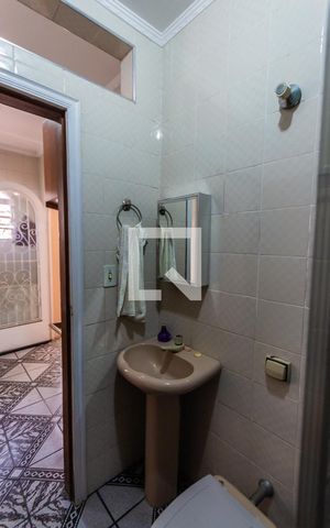 Casa à venda com 283m², 5 quartos e 2 vagas Casa à venda com 283m², 5 quartos e 2 vagasBanheiro de Serviço