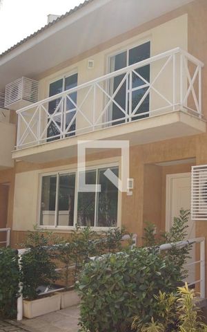 Casa de condomínio à venda com 300m², 4 quartos e 3 vagas