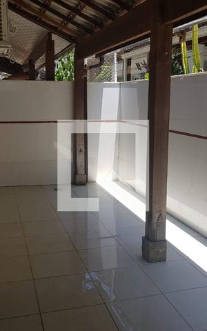 Casa de condomínio à venda com 300m², 4 quartos e 3 vagas