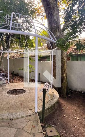 Casa de condomínio para alugar com 245m², 3 quartos e 2 vagasLareira Externa